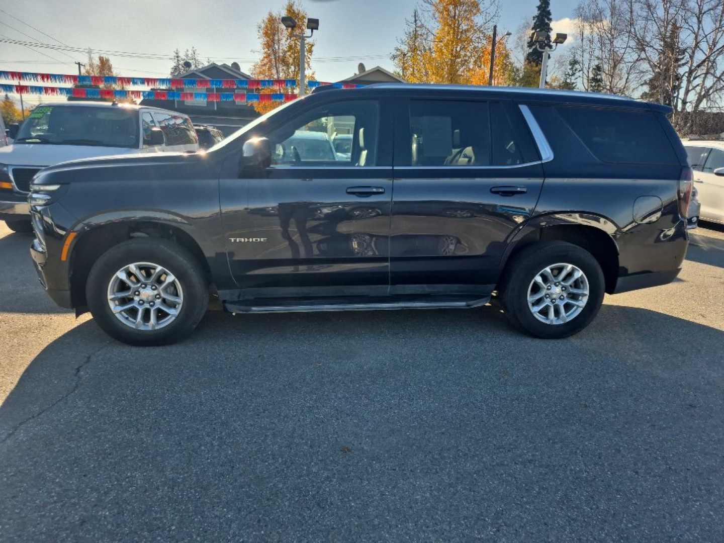 2025 GRAY CHEVROLET TAHOE 1500 LT (1GNS6NRD1SR) with an 5.3L engine, Automatic transmission, located at 929 East 8th Ave, Anchorage, AK, 99501, (907) 274-2277, 61.214783, -149.866074- Photo#1