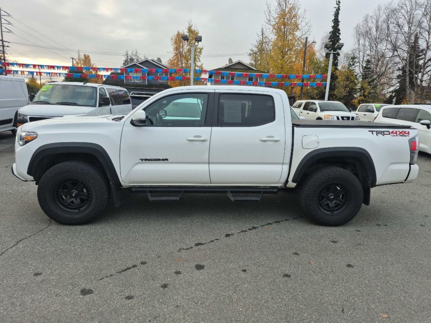 2020 WHITE TOYOTA TACOMA DOUBLE CAB (5TFCZ5AN3LX) with an 3.5L engine, Automatic transmission, located at 929 East 8th Ave, Anchorage, AK, 99501, (907) 274-2277, 61.214783, -149.866074- Photo#1