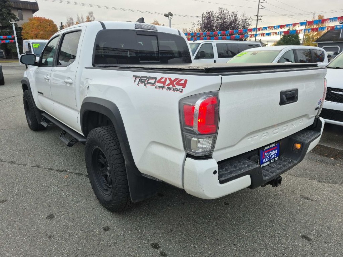 2020 WHITE TOYOTA TACOMA DOUBLE CAB (5TFCZ5AN3LX) with an 3.5L engine, Automatic transmission, located at 929 East 8th Ave, Anchorage, AK, 99501, (907) 274-2277, 61.214783, -149.866074- Photo#2