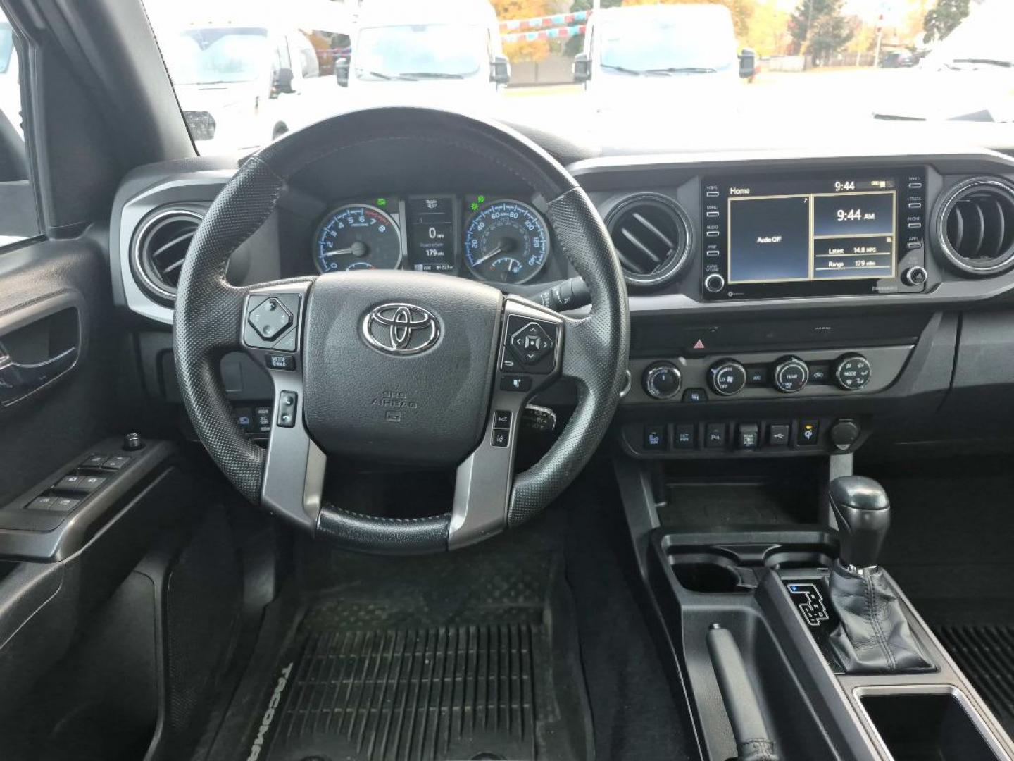 2020 WHITE TOYOTA TACOMA DOUBLE CAB (5TFCZ5AN3LX) with an 3.5L engine, Automatic transmission, located at 929 East 8th Ave, Anchorage, AK, 99501, (907) 274-2277, 61.214783, -149.866074- Photo#4