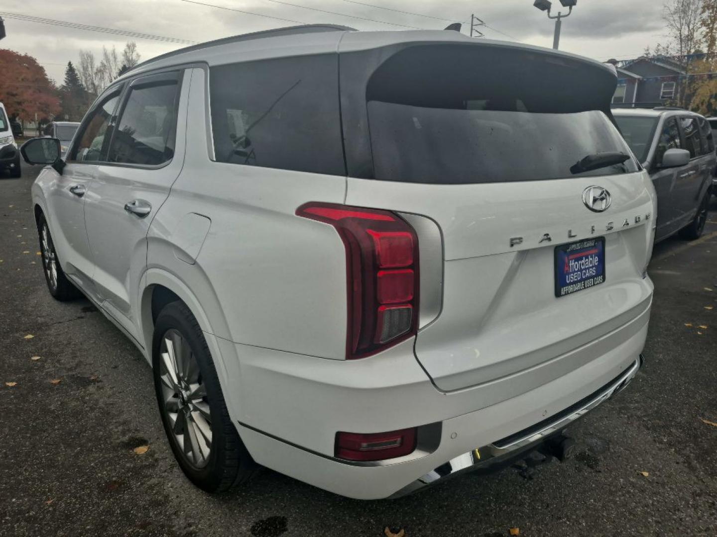 2020 WHITE HYUNDAI PALISADE LIMITED (KM8R5DHEXLU) with an 3.8L engine, Automatic transmission, located at 929 East 8th Ave, Anchorage, AK, 99501, (907) 274-2277, 61.214783, -149.866074- Photo#4