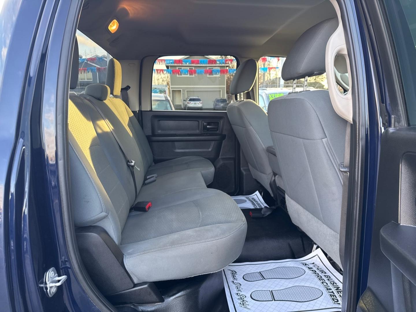 2018 BLUE RAM 3500 ST (3C63R3GT0JG) with an 5.7L engine, Automatic transmission, located at 929 East 8th Ave, Anchorage, AK, 99501, (907) 274-2277, 61.214783, -149.866074- Photo#3