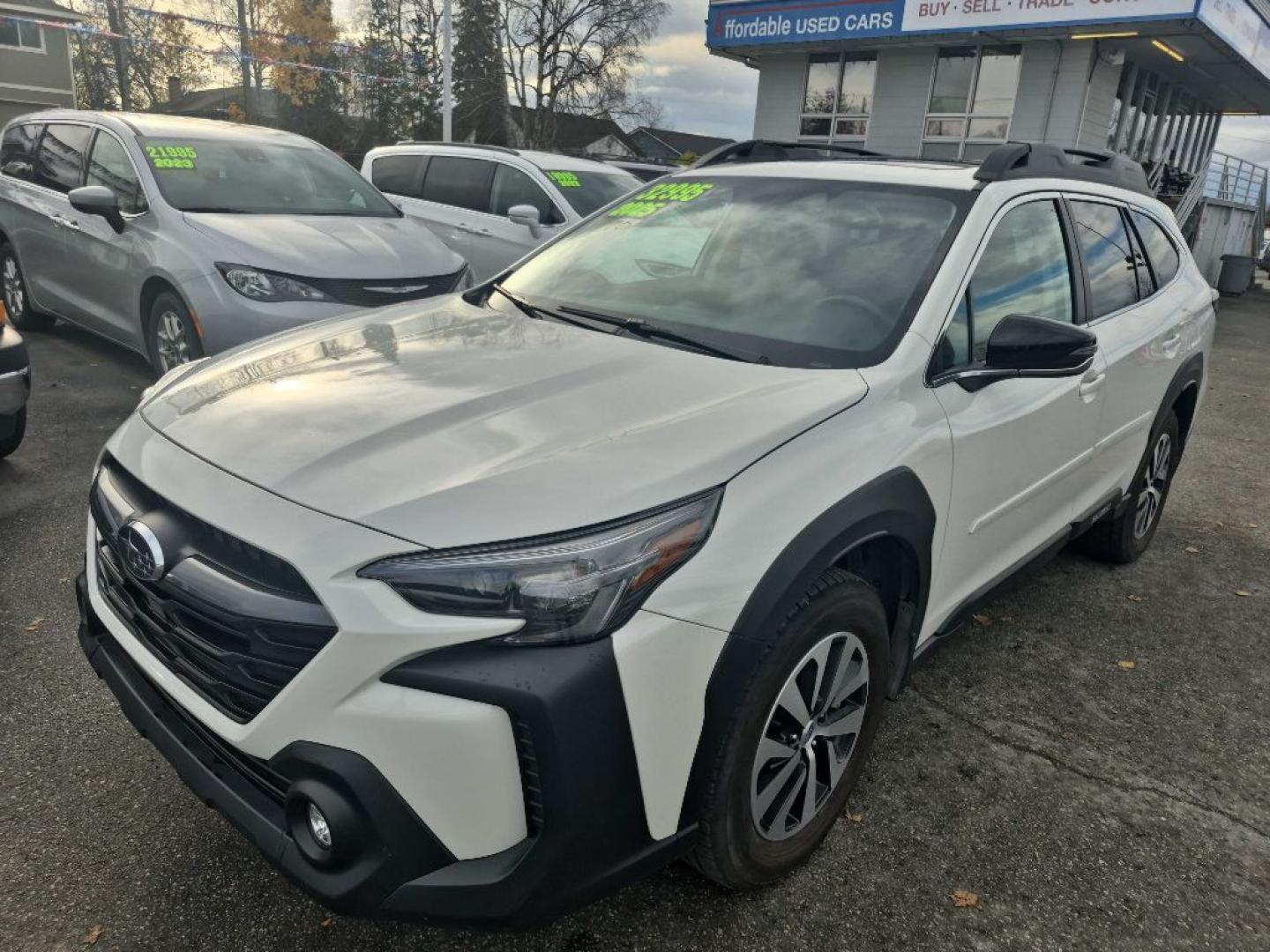 2025 WHITE SUBARU OUTBACK PREMIUM (4S4BTAFC8S3) with an 2.5L engine, Continuously Variable transmission, located at 929 East 8th Ave, Anchorage, AK, 99501, (907) 274-2277, 61.214783, -149.866074- Photo#0