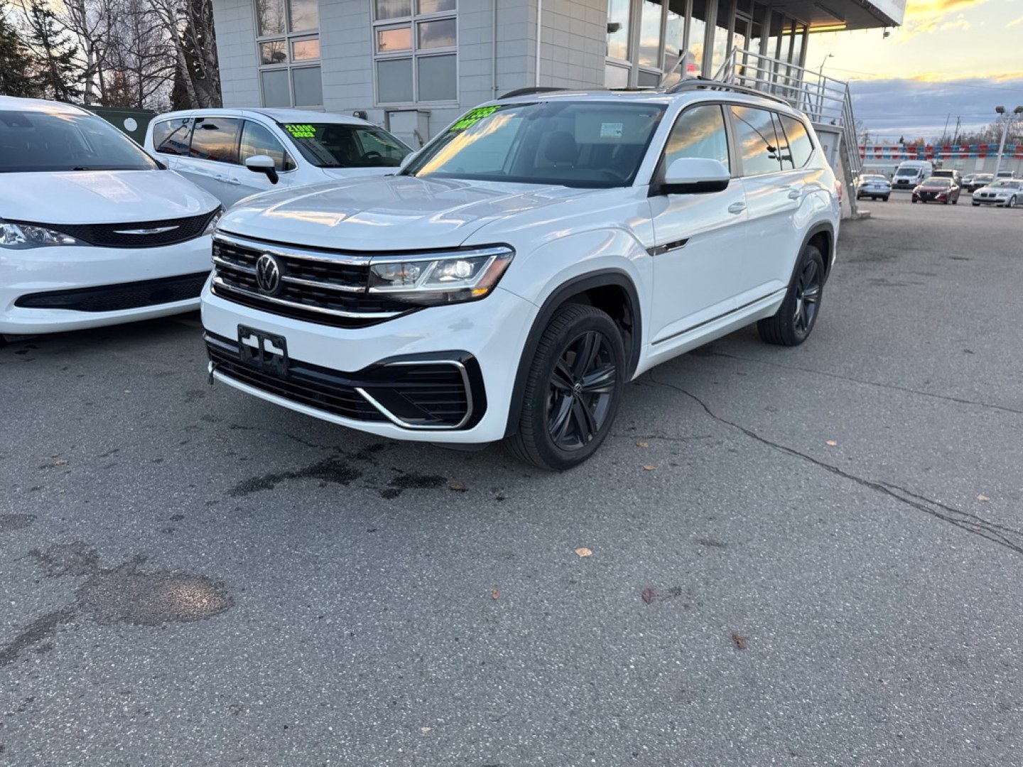 2021 WHITE VOLKSWAGEN ATLAS SE (1V2RR2CA6MC) with an 3.6L engine, Automatic transmission, located at 929 East 8th Ave, Anchorage, AK, 99501, (907) 274-2277, 61.214783, -149.866074- Photo#0