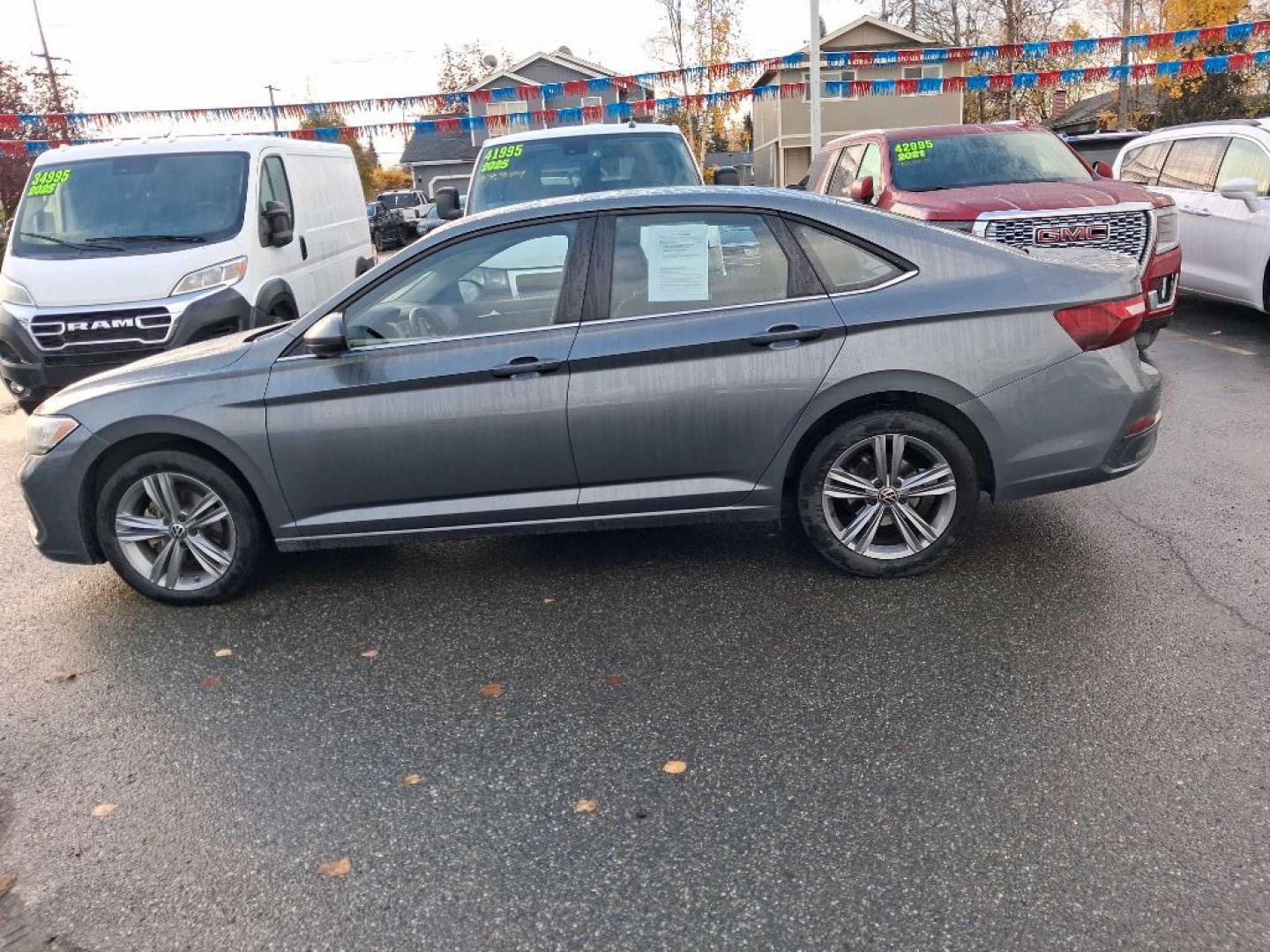 2024 GRAY VOLKSWAGEN JETTA SE SE (3VWEM7BU2RM) with an 1.5L engine, Automatic transmission, located at 929 East 8th Ave, Anchorage, AK, 99501, (907) 274-2277, 61.214783, -149.866074- Photo#1