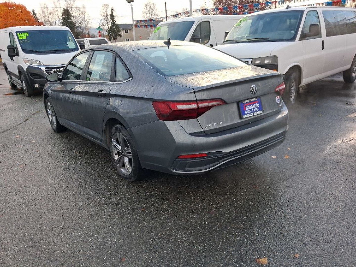 2024 GRAY VOLKSWAGEN JETTA SE SE (3VWEM7BU2RM) with an 1.5L engine, Automatic transmission, located at 929 East 8th Ave, Anchorage, AK, 99501, (907) 274-2277, 61.214783, -149.866074- Photo#4