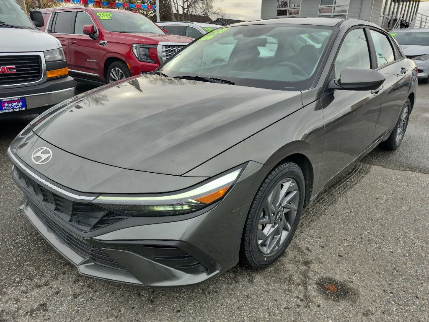 2024 GRAY HYUNDAI ELANTRA SEL SEL (KMHLM4DG0RU) with an 2.0L engine, Continuously Variable transmission, located at 929 East 8th Ave, Anchorage, AK, 99501, (907) 274-2277, 61.214783, -149.866074- Photo#0