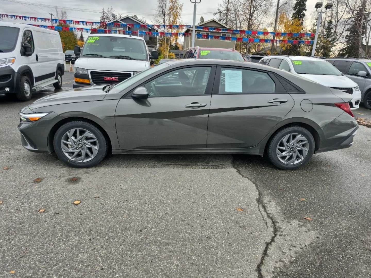 2024 GRAY HYUNDAI ELANTRA SEL SEL (KMHLM4DG0RU) with an 2.0L engine, Continuously Variable transmission, located at 929 East 8th Ave, Anchorage, AK, 99501, (907) 274-2277, 61.214783, -149.866074- Photo#1