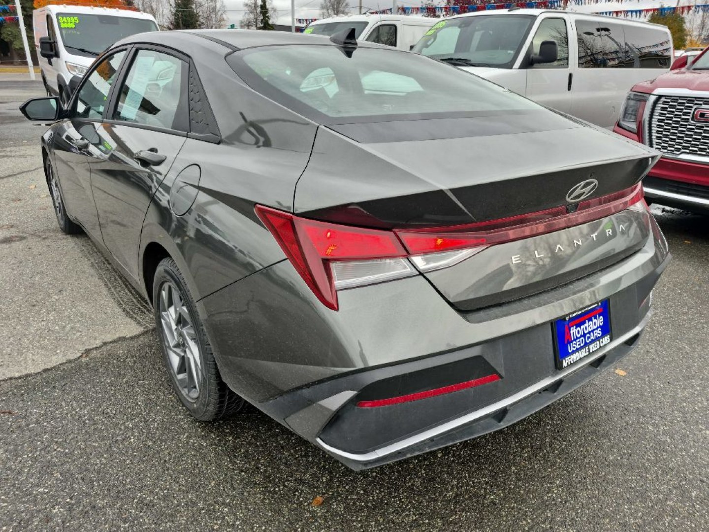 2024 GRAY HYUNDAI ELANTRA SEL SEL (KMHLM4DG0RU) with an 2.0L engine, Continuously Variable transmission, located at 929 East 8th Ave, Anchorage, AK, 99501, (907) 274-2277, 61.214783, -149.866074- Photo#2