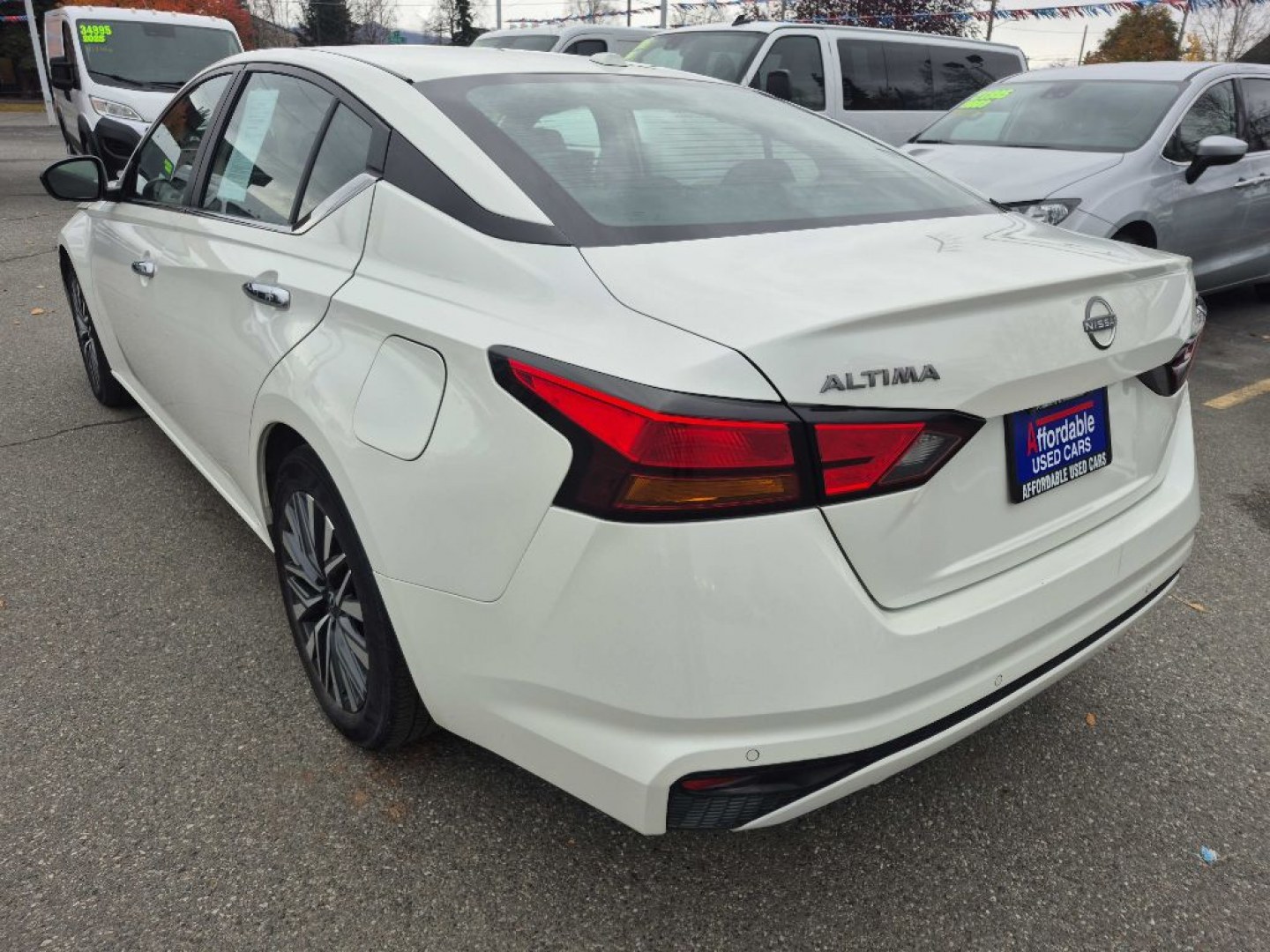 2024 WHITE NISSAN ALTIMA SV SV (1N4BL4DV5RN) with an 2.5L engine, Continuously Variable transmission, located at 929 East 8th Ave, Anchorage, AK, 99501, (907) 274-2277, 61.214783, -149.866074- Photo#4