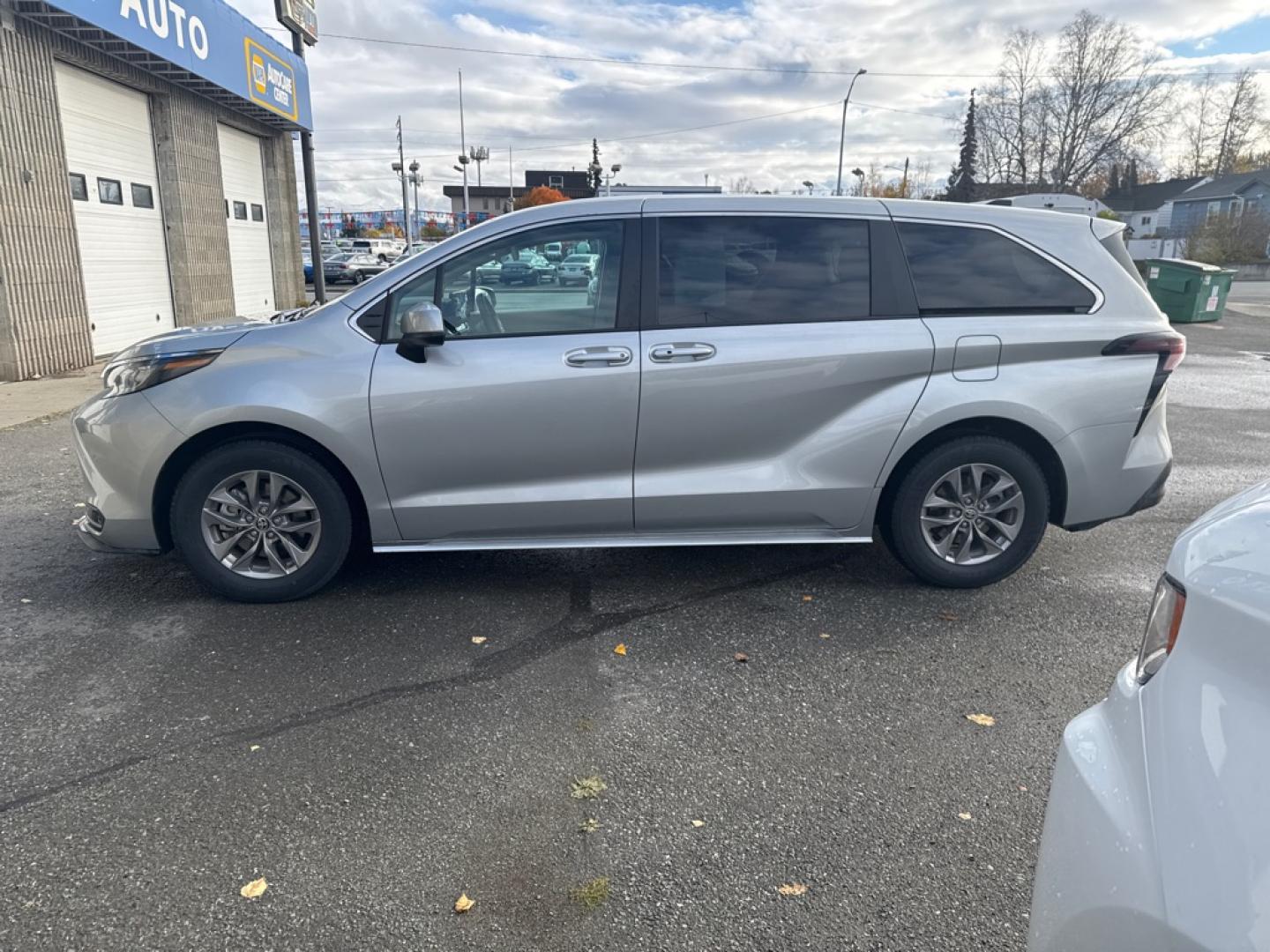 2024 SILVER TOYOTA SIENNA LE (5TDKRKEC5RS) with an 2.5L engine, Continuously Variable transmission, located at 929 East 8th Ave, Anchorage, AK, 99501, (907) 274-2277, 61.214783, -149.866074- Photo#1