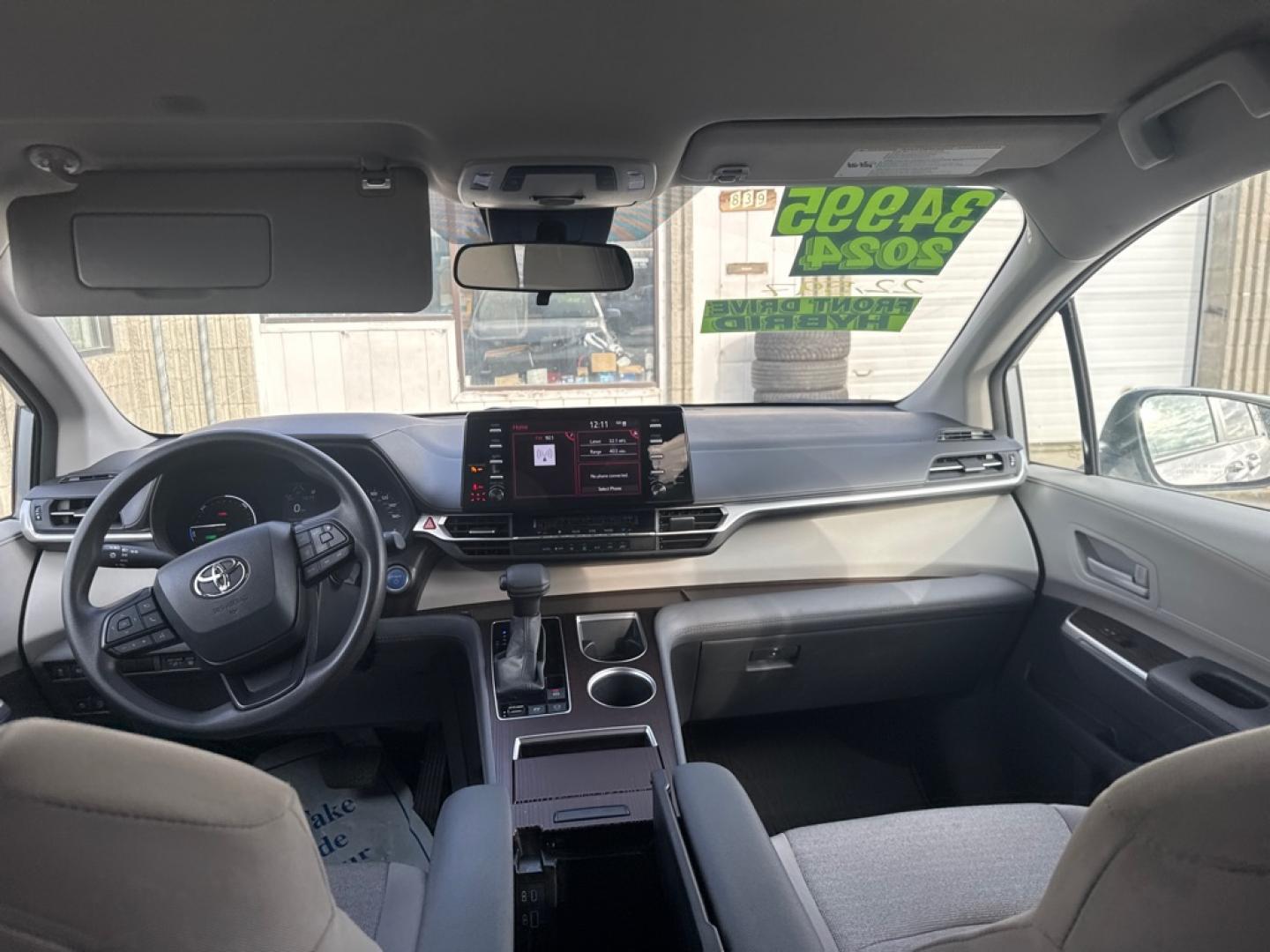 2024 SILVER TOYOTA SIENNA LE (5TDKRKEC5RS) with an 2.5L engine, Continuously Variable transmission, located at 929 East 8th Ave, Anchorage, AK, 99501, (907) 274-2277, 61.214783, -149.866074- Photo#4