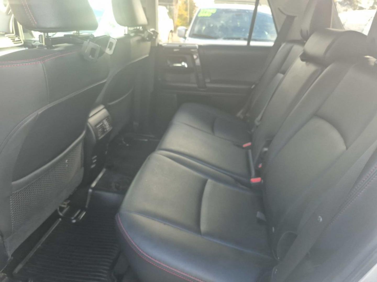 2019 SILVER TOYOTA 4RUNNER SR5/SR5 PREMIUM (JTEBU5JR4K5) with an 4.0L engine, Automatic transmission, located at 929 East 8th Ave, Anchorage, AK, 99501, (907) 274-2277, 61.214783, -149.866074- Photo#3