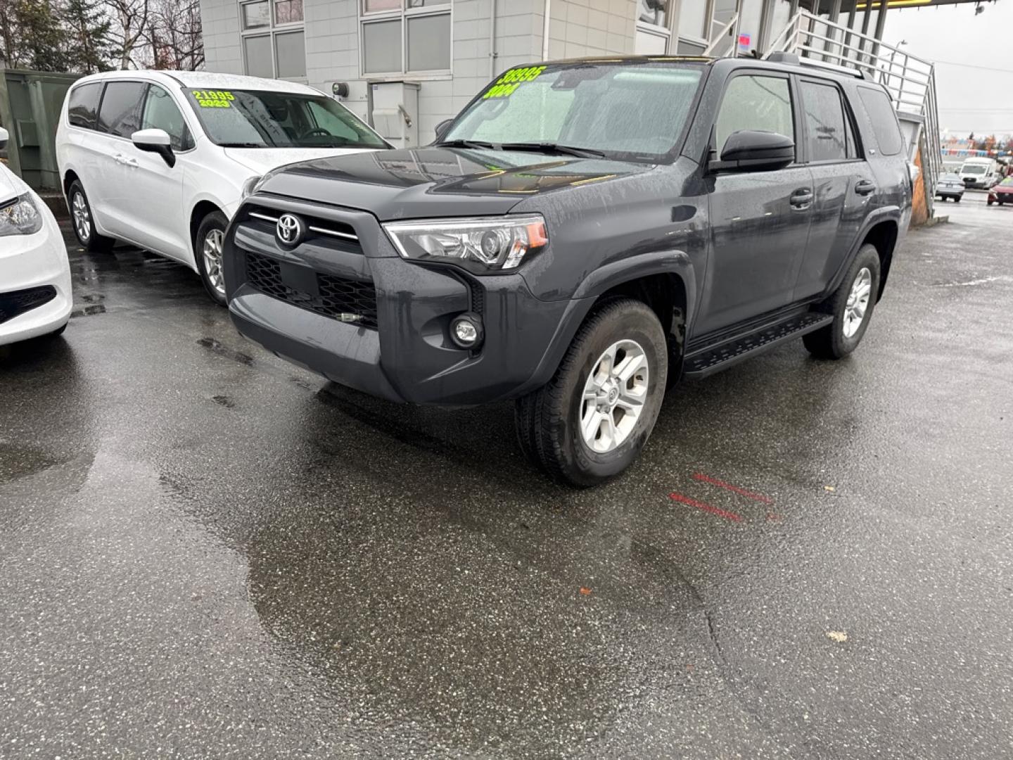 2024 GRAY TOYOTA 4RUNNER SR5/SR5 PREMIUM (JTEMU5JR5R6) with an 4.0L engine, Automatic transmission, located at 929 East 8th Ave, Anchorage, AK, 99501, (907) 274-2277, 61.214783, -149.866074- Photo#0