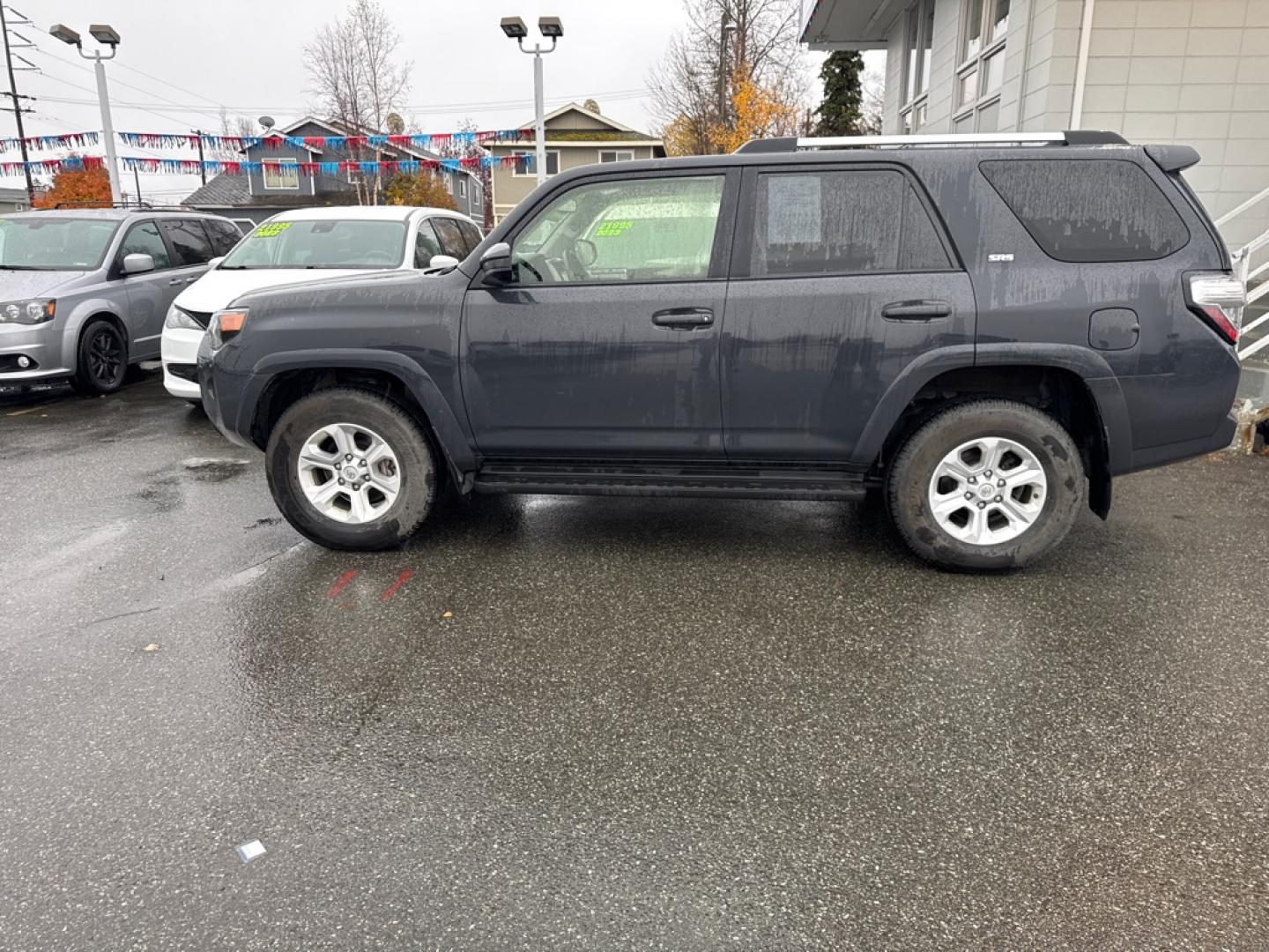 2024 GRAY TOYOTA 4RUNNER SR5/SR5 PREMIUM (JTEMU5JR5R6) with an 4.0L engine, Automatic transmission, located at 929 East 8th Ave, Anchorage, AK, 99501, (907) 274-2277, 61.214783, -149.866074- Photo#1