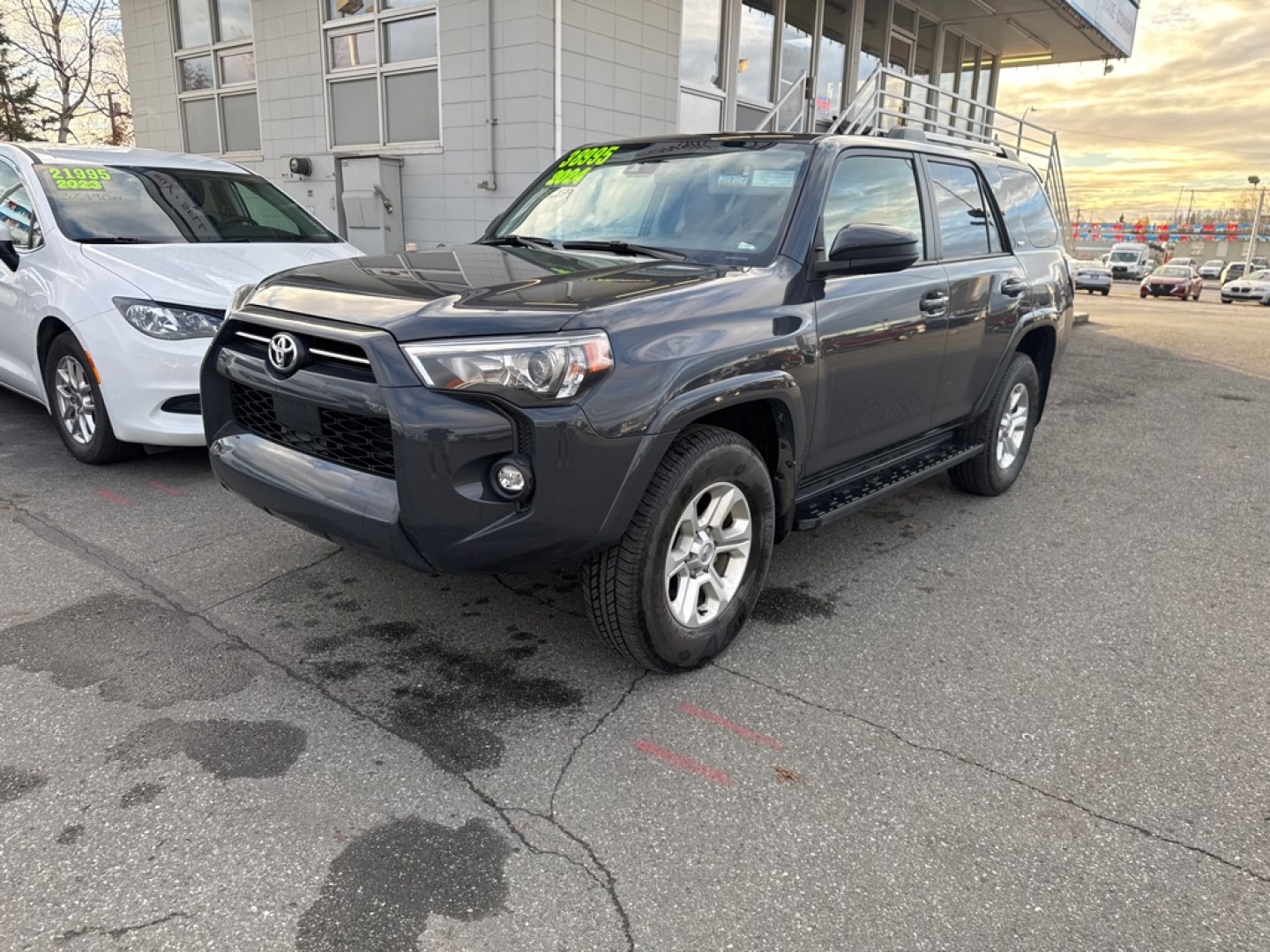 2024 GRAY TOYOTA 4RUNNER SR5/SR5 PREMIUM (JTEMU5JR9R6) with an 4.0L engine, Automatic transmission, located at 929 East 8th Ave, Anchorage, AK, 99501, (907) 274-2277, 61.214783, -149.866074- Photo#0