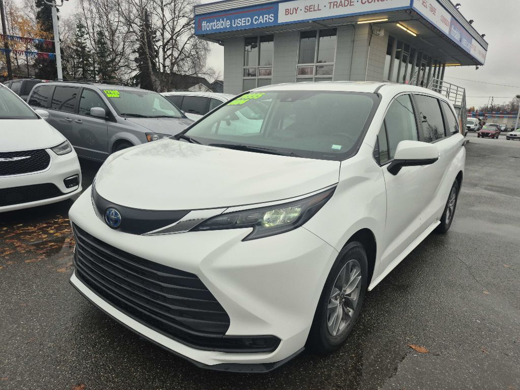 photo of 2024 TOYOTA SIENNA LE LE