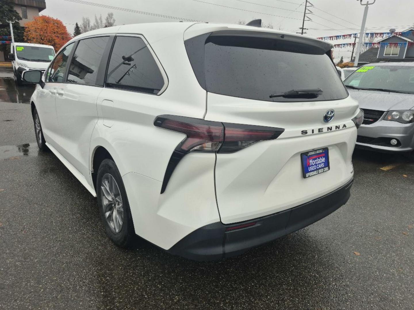 2024 WHITE TOYOTA SIENNA LE LE (5TDKRKEC6RS) with an 2.5L engine, Continuously Variable transmission, located at 929 East 8th Ave, Anchorage, AK, 99501, (907) 274-2277, 61.214783, -149.866074- Photo#2