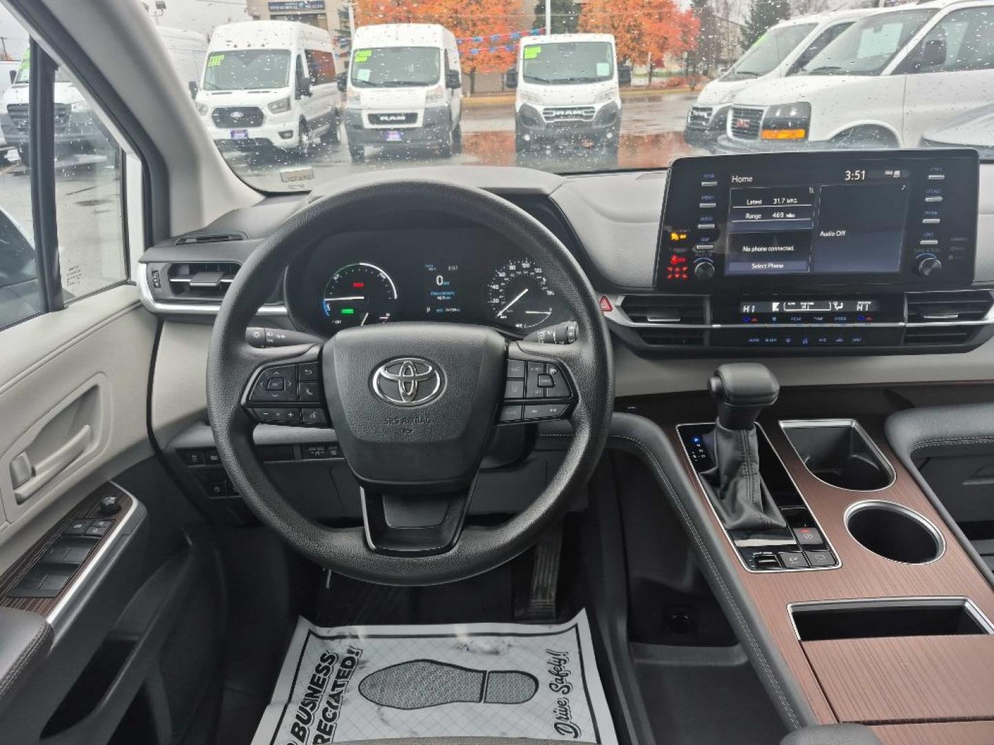 2024 WHITE TOYOTA SIENNA LE LE (5TDKRKEC6RS) with an 2.5L engine, Continuously Variable transmission, located at 929 East 8th Ave, Anchorage, AK, 99501, (907) 274-2277, 61.214783, -149.866074- Photo#4