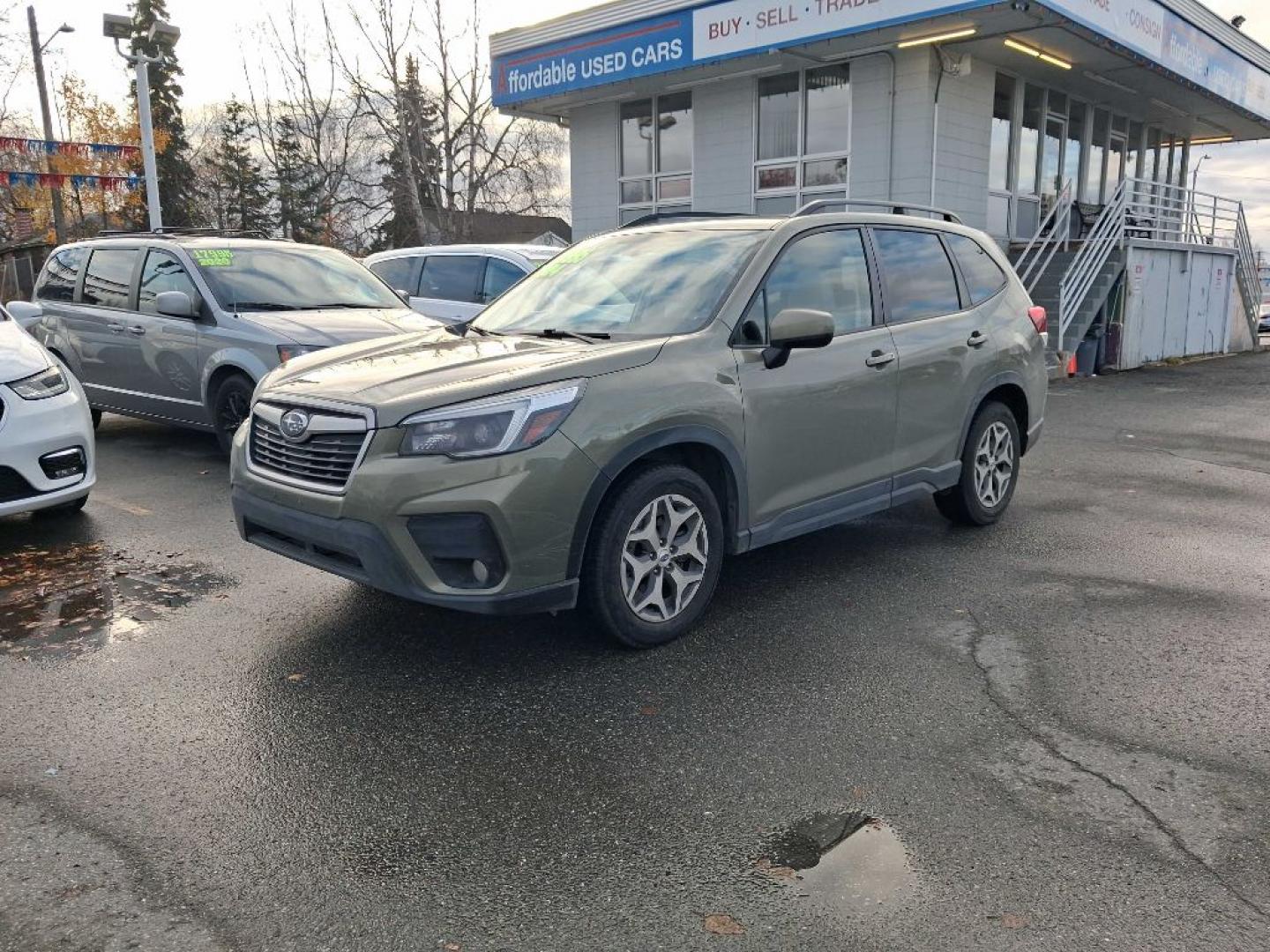 2021 GREEN SUBARU FORESTER PREMIUM (JF2SKAFC5MH) with an 2.5L engine, Automatic transmission, located at 929 East 8th Ave, Anchorage, AK, 99501, (907) 274-2277, 61.214783, -149.866074- Photo#0