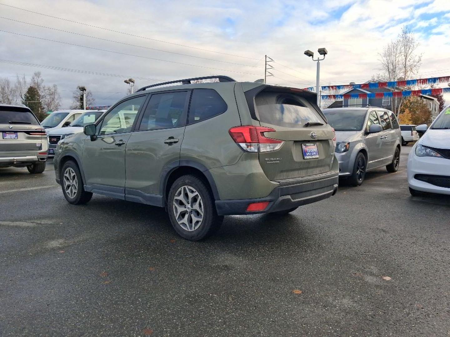 2021 GREEN SUBARU FORESTER PREMIUM (JF2SKAFC5MH) with an 2.5L engine, Automatic transmission, located at 929 East 8th Ave, Anchorage, AK, 99501, (907) 274-2277, 61.214783, -149.866074- Photo#1