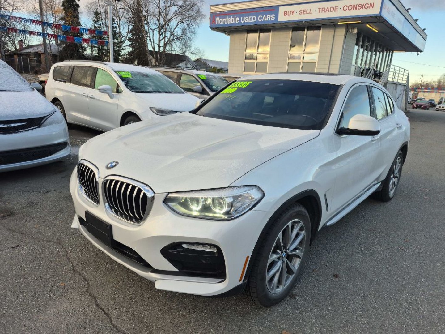 2019 WHITE BMW X4 XDRIVE30I (5UXUJ3C50KL) with an 2.0L engine, Automatic transmission, located at 929 East 8th Ave, Anchorage, AK, 99501, (907) 274-2277, 61.214783, -149.866074- Photo#0