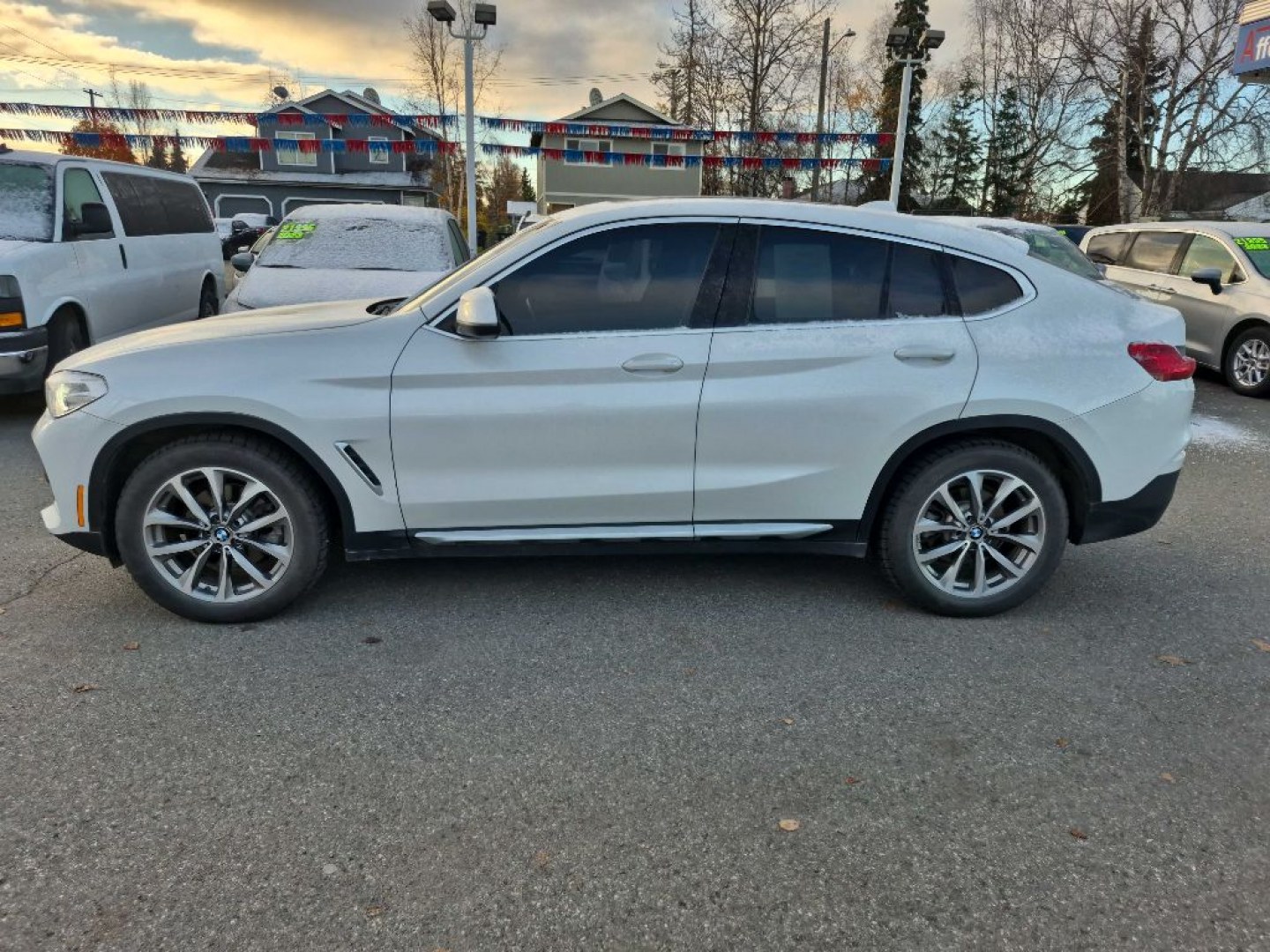 2019 WHITE BMW X4 XDRIVE30I (5UXUJ3C50KL) with an 2.0L engine, Automatic transmission, located at 929 East 8th Ave, Anchorage, AK, 99501, (907) 274-2277, 61.214783, -149.866074- Photo#1