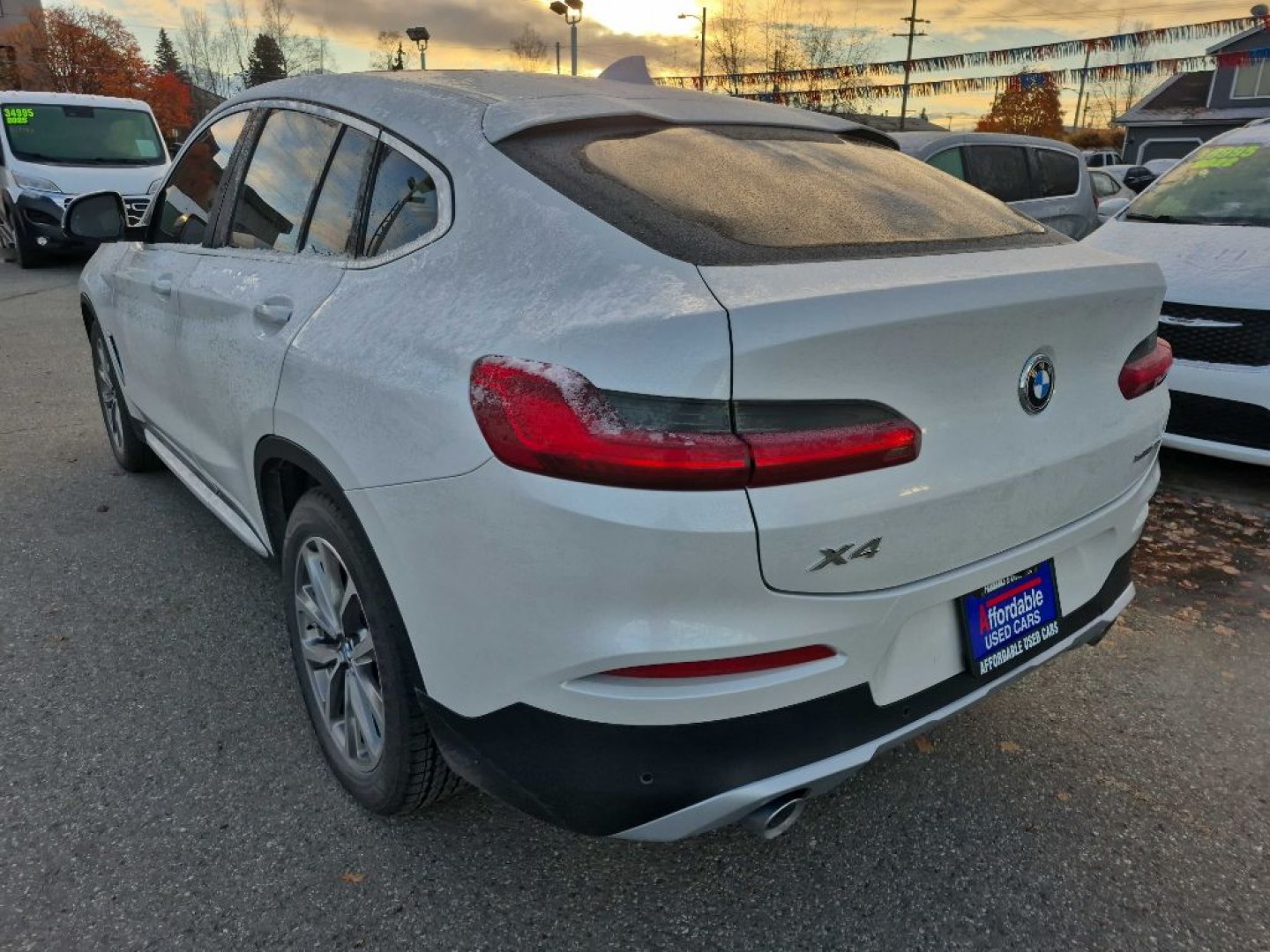 2019 WHITE BMW X4 XDRIVE30I (5UXUJ3C50KL) with an 2.0L engine, Automatic transmission, located at 929 East 8th Ave, Anchorage, AK, 99501, (907) 274-2277, 61.214783, -149.866074- Photo#4