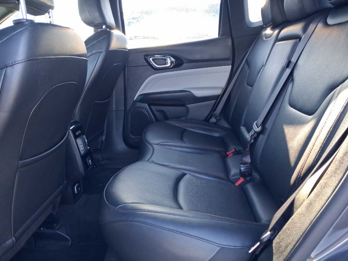 2024 GRAY JEEP COMPASS LIMITED (3C4NJDCN8RT) with an 2.0L engine, Automatic transmission, located at 929 East 8th Ave, Anchorage, AK, 99501, (907) 274-2277, 61.214783, -149.866074- Photo#0