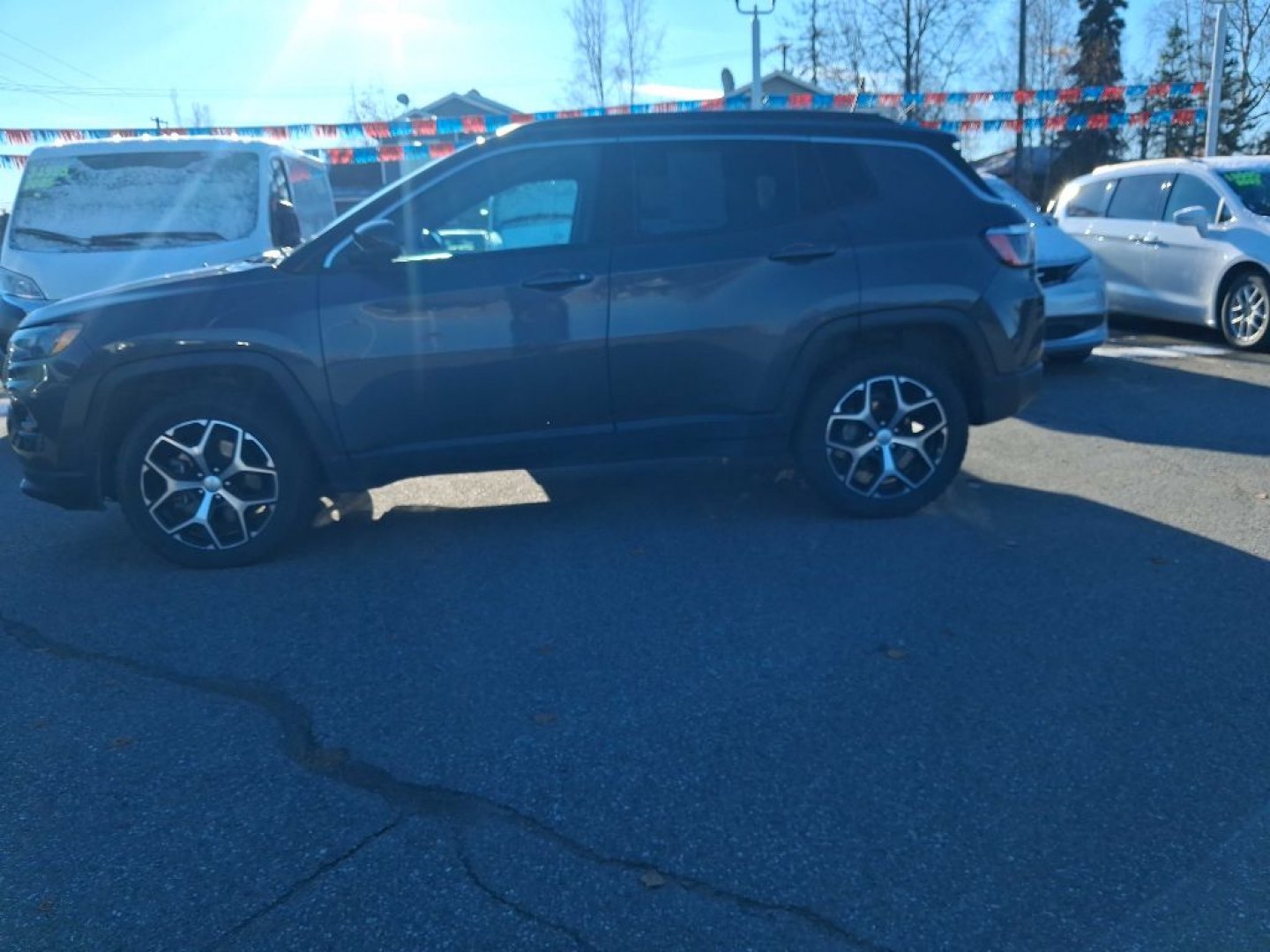 2024 GRAY JEEP COMPASS LIMITED (3C4NJDCN8RT) with an 2.0L engine, Automatic transmission, located at 929 East 8th Ave, Anchorage, AK, 99501, (907) 274-2277, 61.214783, -149.866074- Photo#1