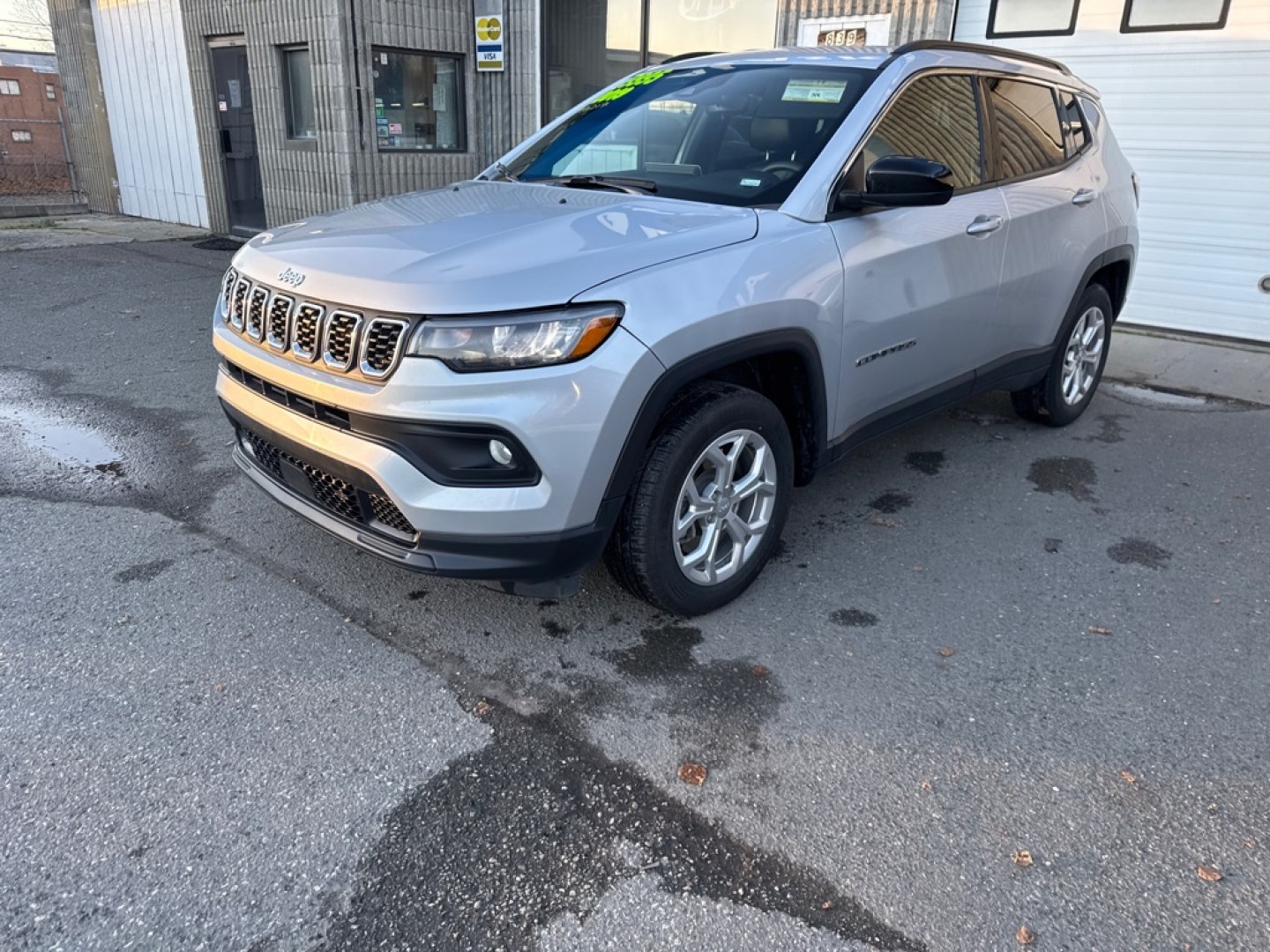 2024 SILVER JEEP COMPASS LATITUDE (3C4NJDBN1RT) with an 2.0L engine, Automatic transmission, located at 929 East 8th Ave, Anchorage, AK, 99501, (907) 274-2277, 61.214783, -149.866074- Photo#0