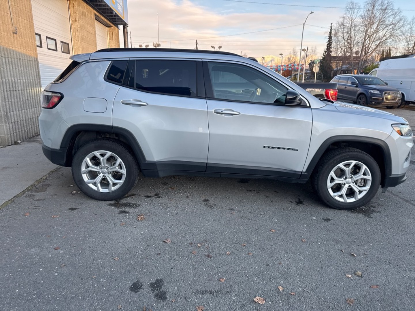 2024 SILVER JEEP COMPASS LATITUDE (3C4NJDBN1RT) with an 2.0L engine, Automatic transmission, located at 929 East 8th Ave, Anchorage, AK, 99501, (907) 274-2277, 61.214783, -149.866074- Photo#2