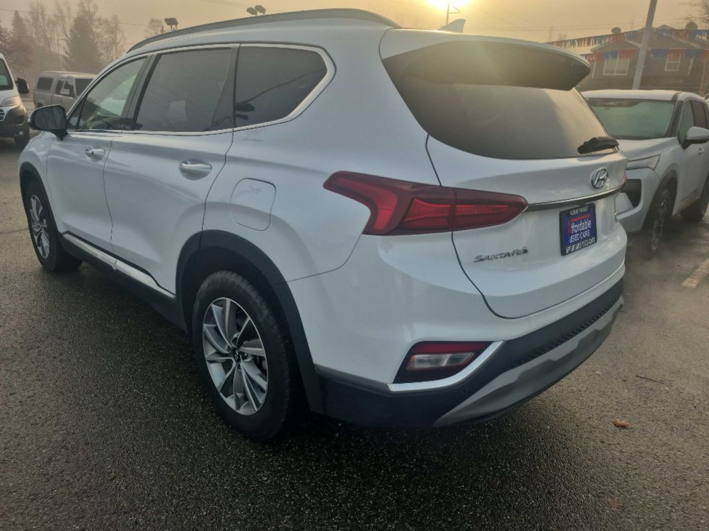 2019 WHITE HYUNDAI SANTA FE LIMITED (5NMS5CAD2KH) with an 2.4L engine, Automatic transmission, located at 929 East 8th Ave, Anchorage, AK, 99501, (907) 274-2277, 61.214783, -149.866074- Photo#2