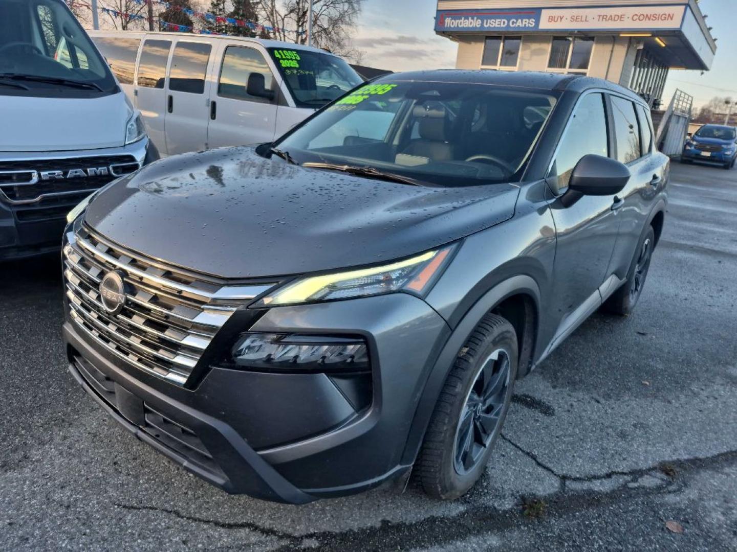 2025 GRAY NISSAN ROGUE SV (5N1BT3BB1SC) with an 1.5L engine, Continuously Variable transmission, located at 929 East 8th Ave, Anchorage, AK, 99501, (907) 274-2277, 61.214783, -149.866074- Photo#4